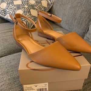 Flat tan shoe with ankle strap